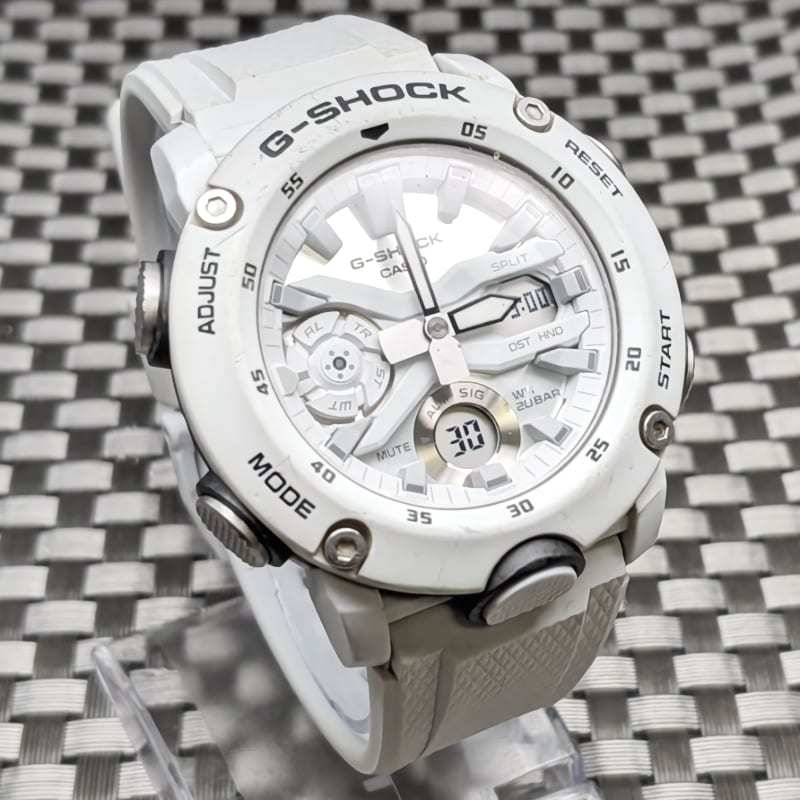 G-SHOCK『GA-2000』ホワイト カーボンコアガード バッテリー新品 CASIO