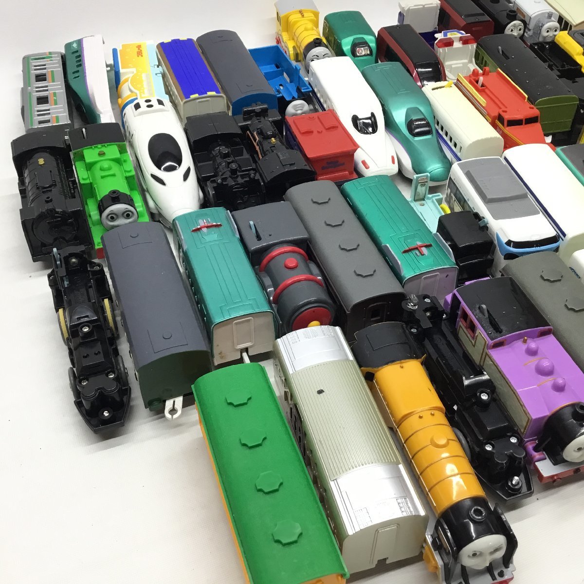 □プラレール まとめ売り 大量 9.85kg 電車 車両 新幹線 レール カーブ