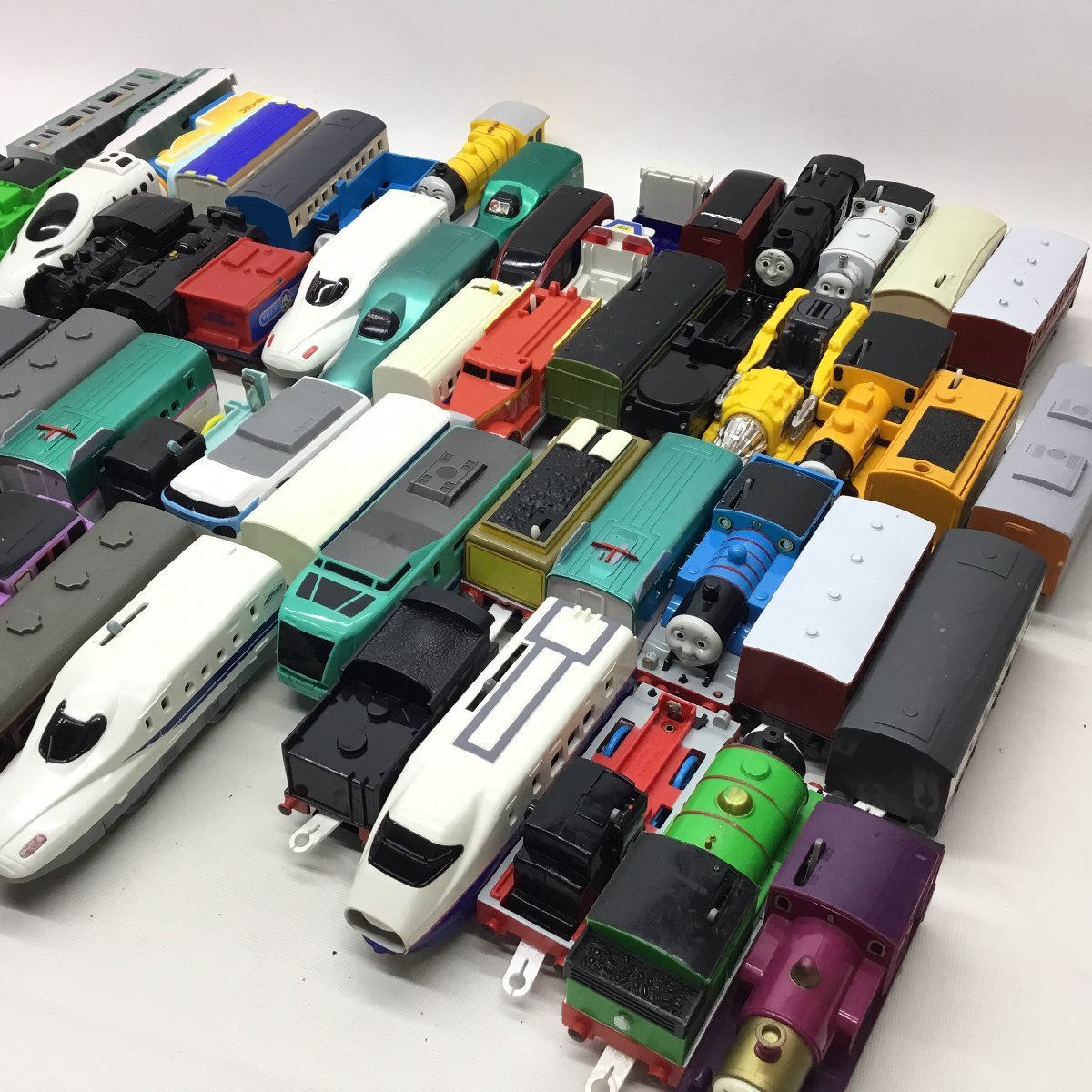 □プラレール まとめ売り 大量 9.85kg 電車 車両 新幹線 レール カーブ