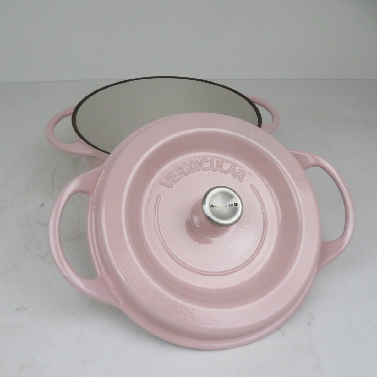 VERMICULAR オーブンポットラウンド 22cm バーミキュラ 両手鍋 調理器具 / 80 (SGF013223)