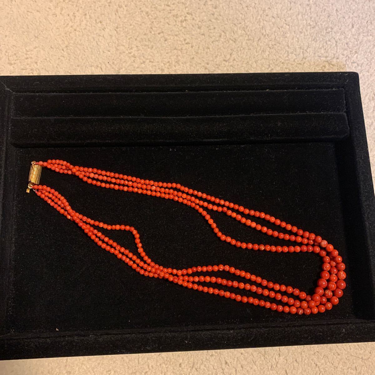 珊瑚玉3連ネックレス 重量 約34.3g全長約50cm 骨董 サンゴ コーラル 血赤珊瑚 ゴールド金具 