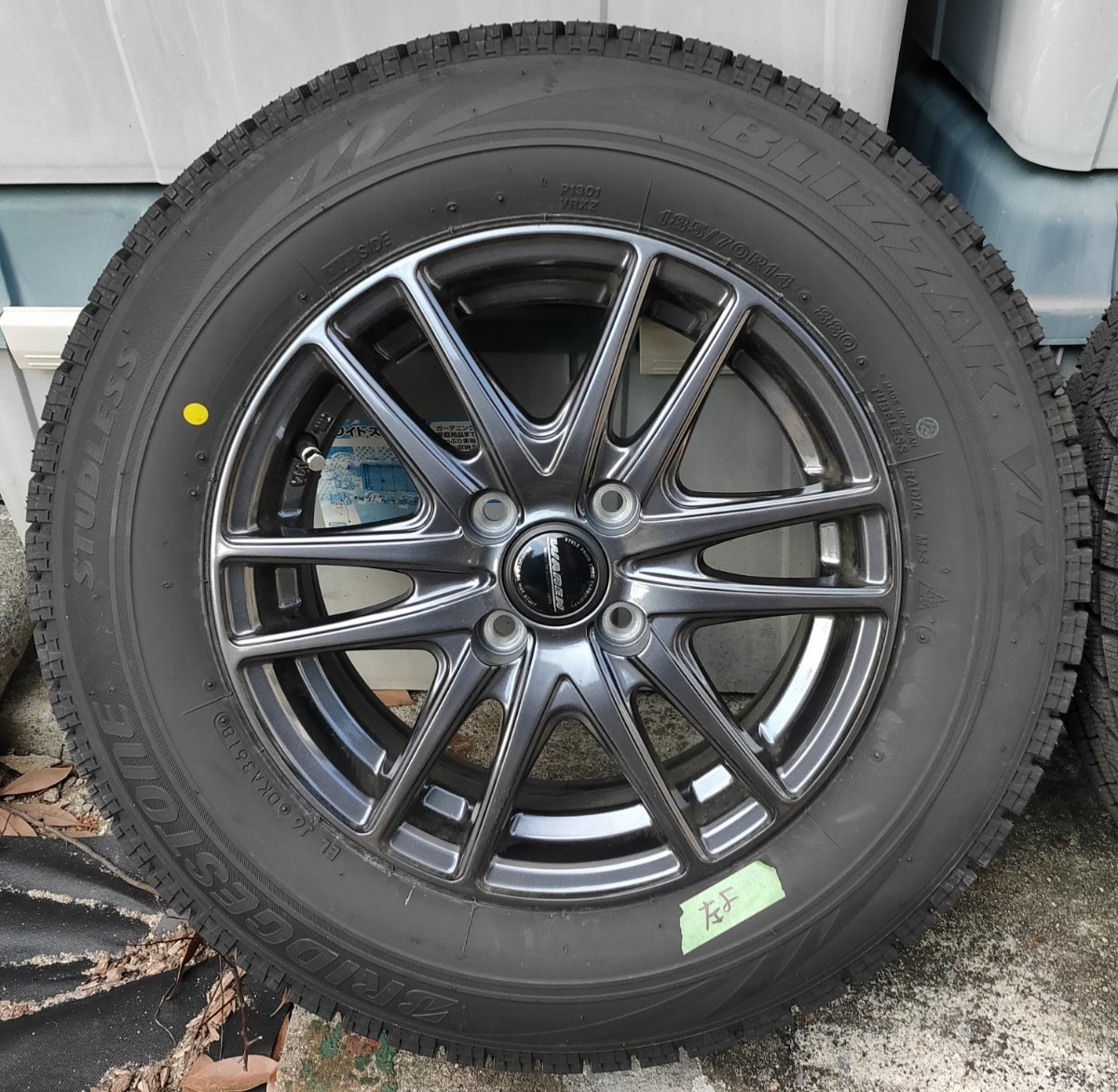 大得価，お得 スタッドレスタイヤ185/70R14 4穴アルミホイールWAREN 4本セットブリジストン ブリザックVRX 2018年9月製造 溝深さ約8mm ノート他(スタッドレスタイヤ)｜売買されたオークション情報、yahooの商品情 4穴