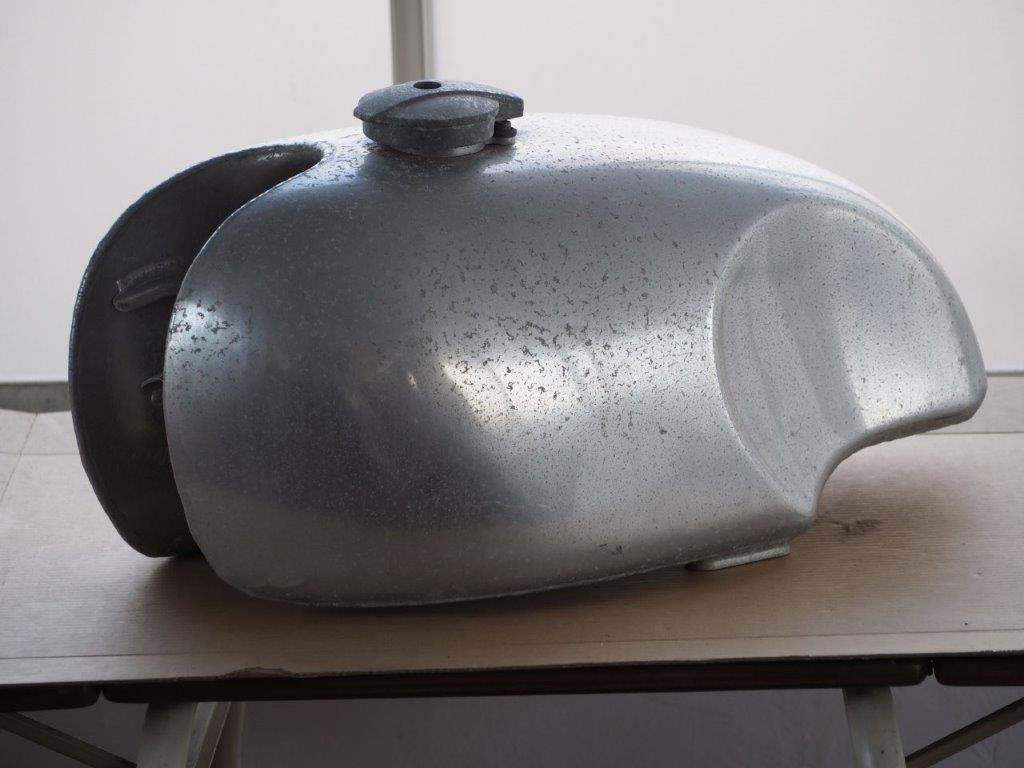 ヤマハ SR アルミタンク　カフェレーサー　トライアンフ　バイク　オートバイ　デイトナ