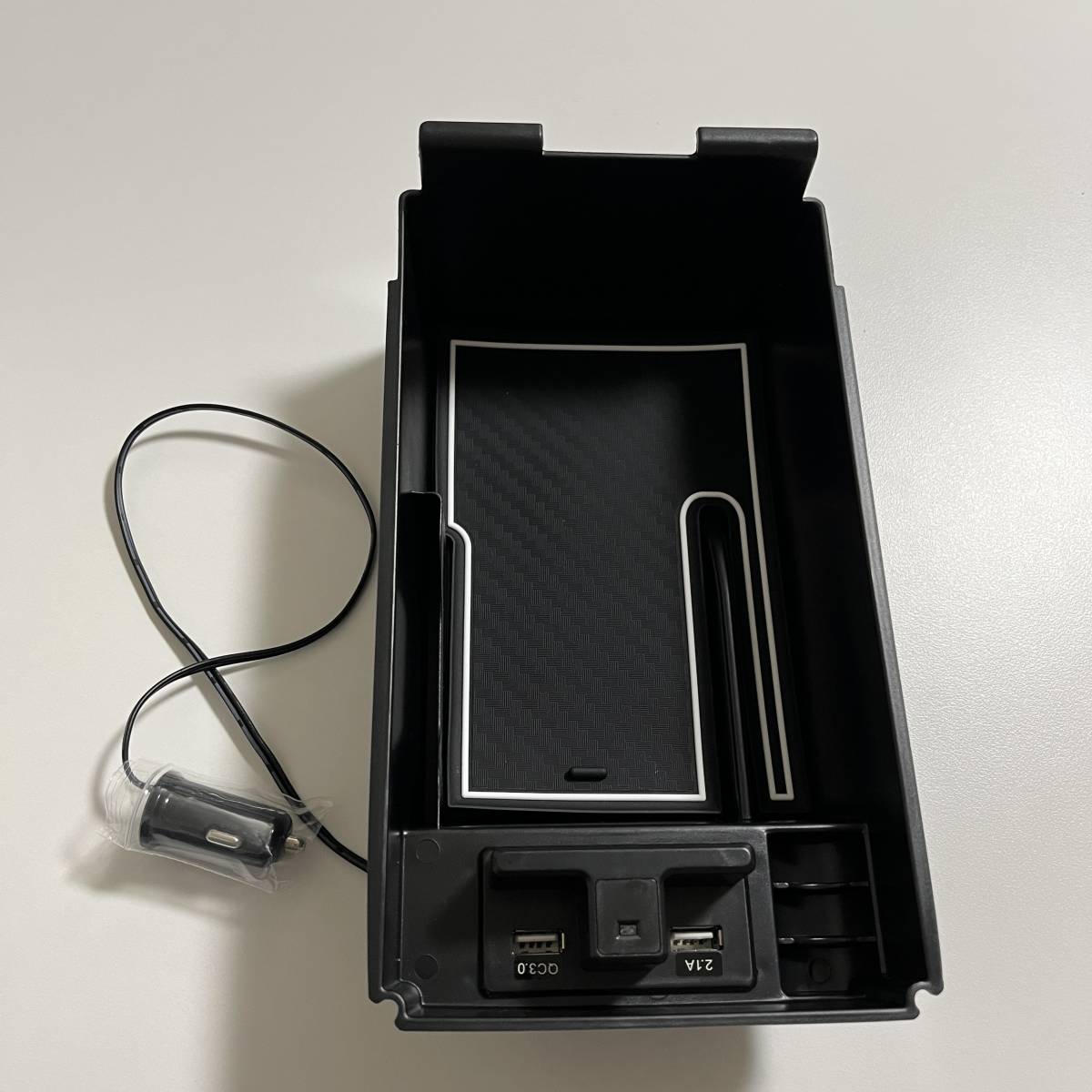 【人気セール，新品】 LIMSTYLE LM1629 トヨタ ハリアー 80系 内蔵型コンソールボックス USB充電付き2ポート LEDセンサーライト Harrier MXUA8# AXUH8#(コンソールボックス)｜売買されたオークション情報、yahooの商品情報をア コンソールボックス
