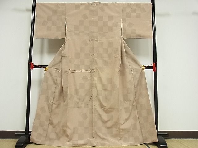 平和屋-こころ店■上質な紬　色紙文　着丈166cm　裄丈68.5cm　正絹　逸品　B-np9785