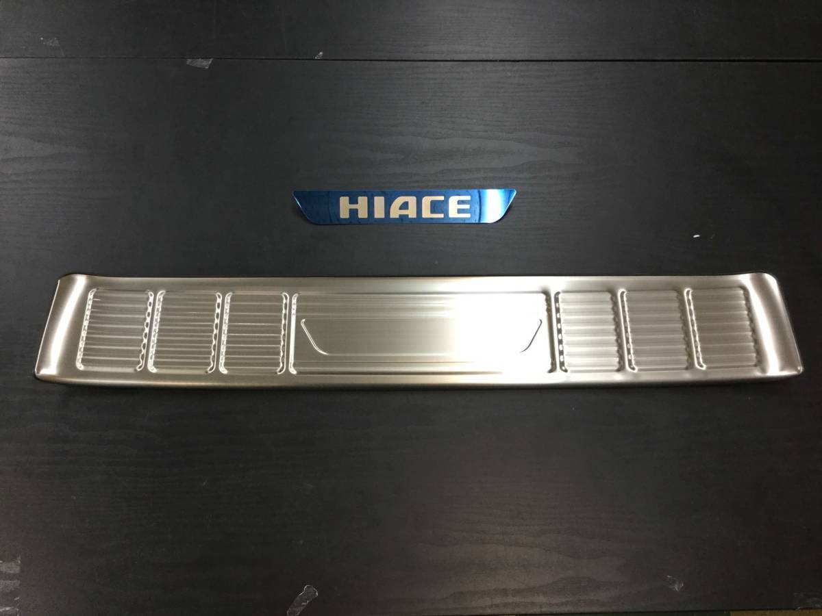 200系 ハイエース リアバンパー ステップ ガーニッシュ ガード ブルー ステンレス製 カバー 1型2型3型4型5型 レジアス 銀 青 / 20-25 NC*