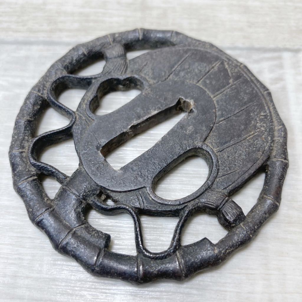 鉄地大鍔 鐔 (尾張 竹輪透かし) 室町〜江戸時代 箱付き 鉄地