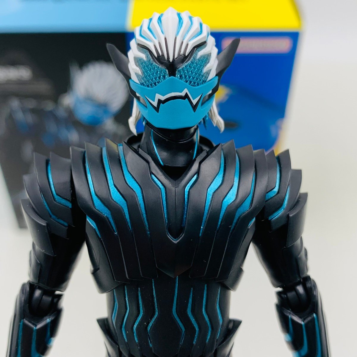 仮面ライダーリバイス 仮面 フィギュアーツ 中古品 難あり中古品 S.H 