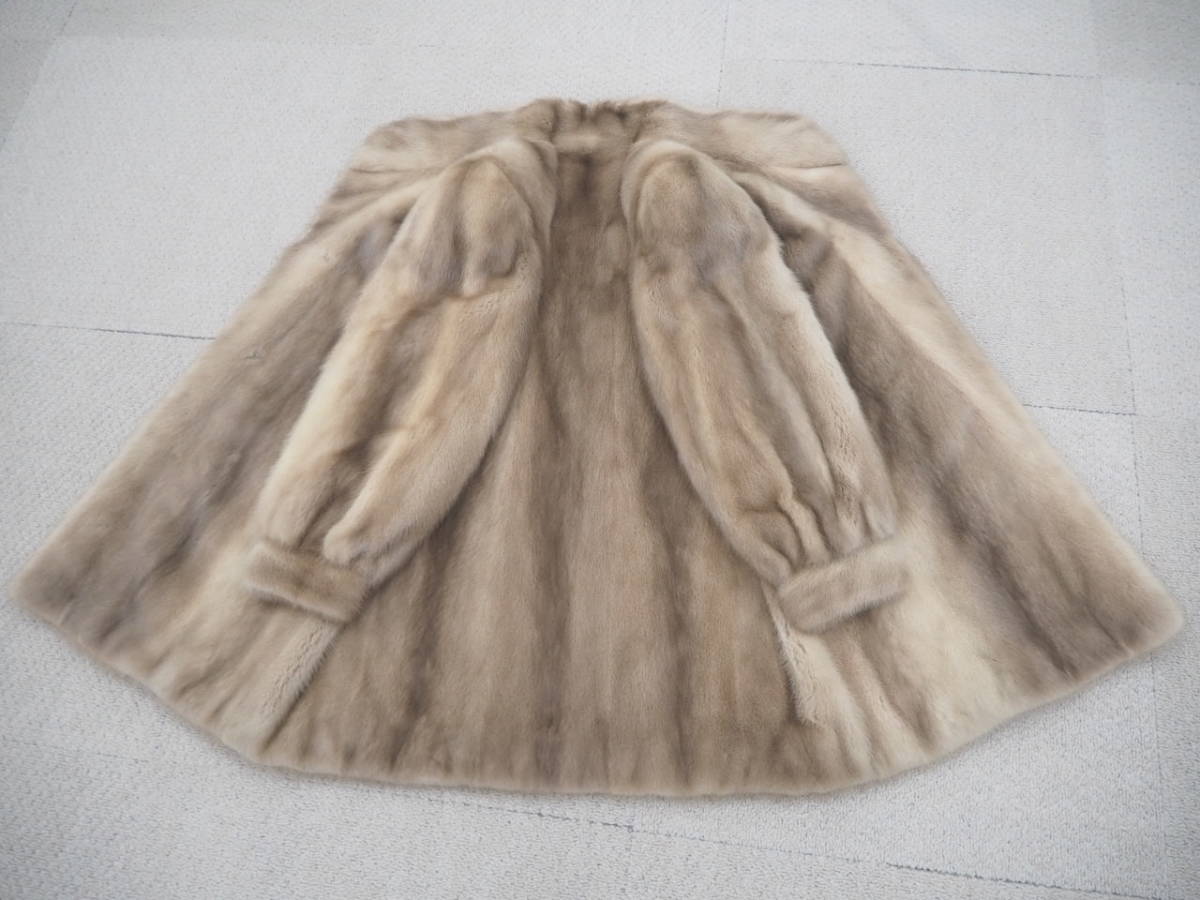□シルバーブルーミンク□ハーフコート□着丈78㎝□Malvoisie