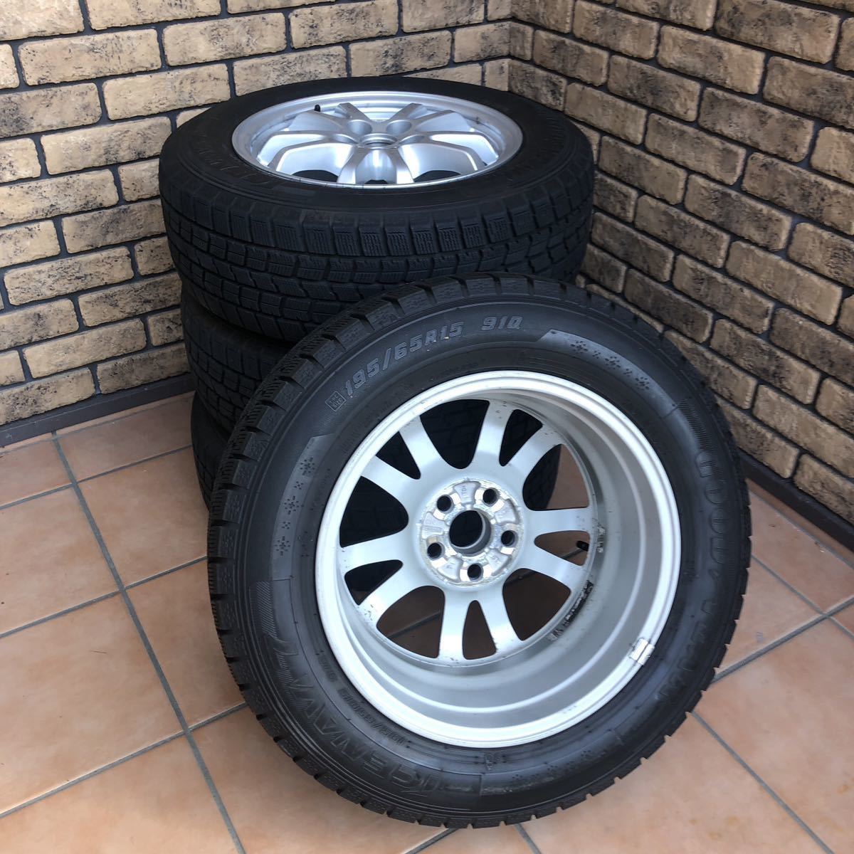 プリウス　ホイールタイヤセット　アイスナビ7 0 GOODYEAR アイスナビ7 中古 CROSS SE