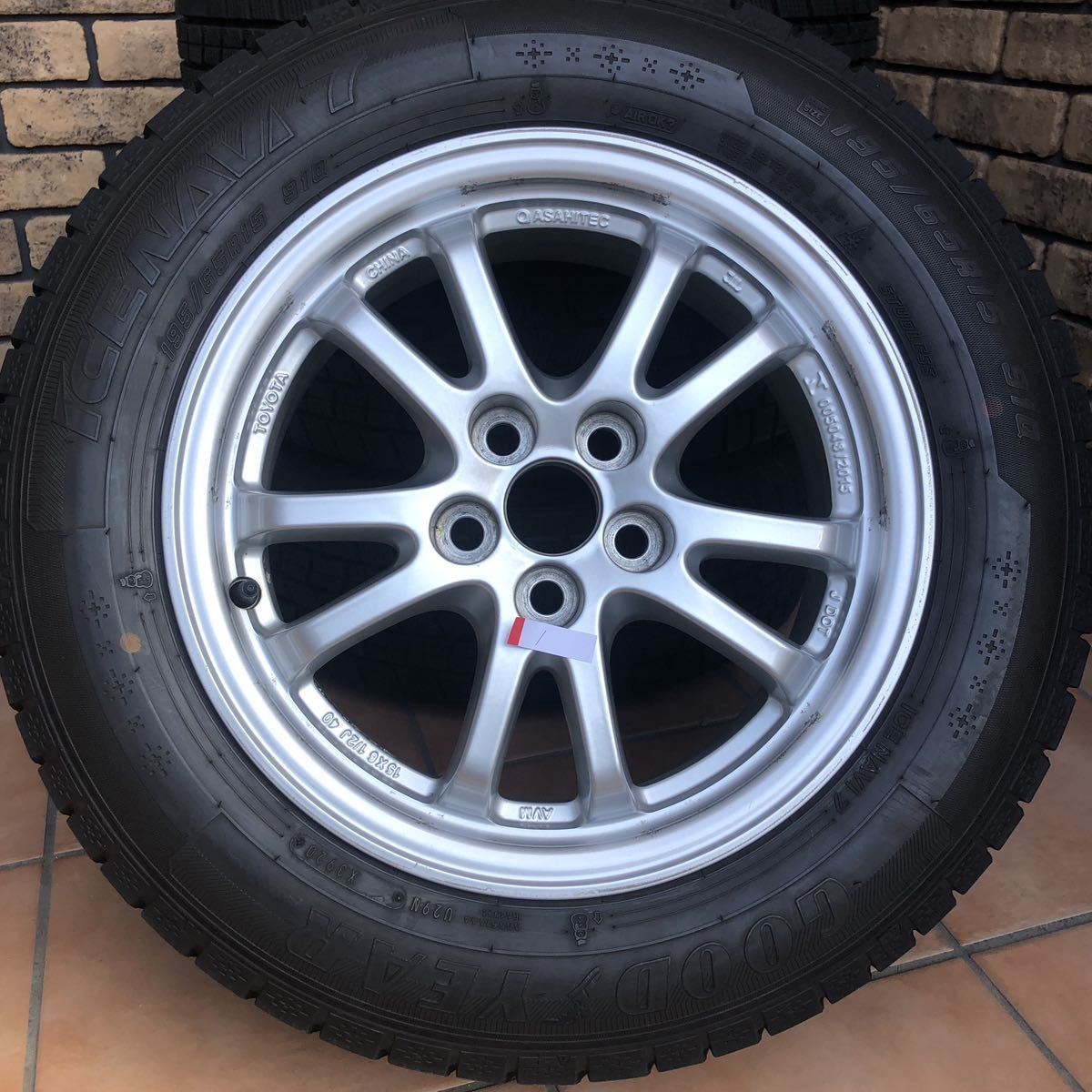 プリウス　ホイールタイヤセット　アイスナビ7 0 GOODYEAR アイスナビ7 中古 CROSS SE