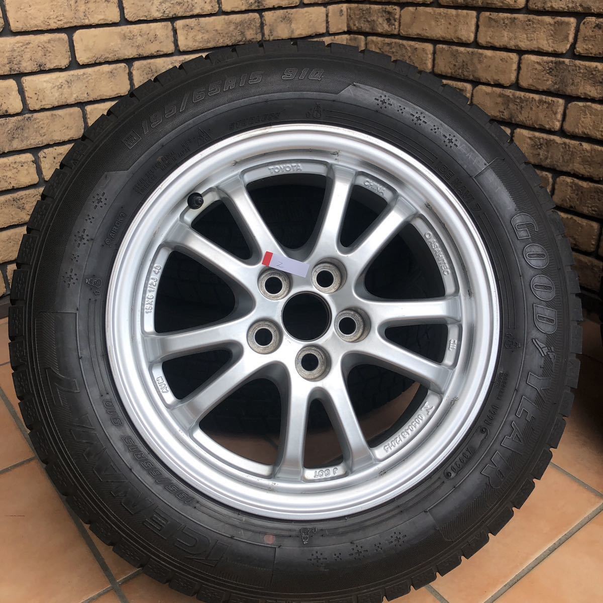プリウス　ホイールタイヤセット　アイスナビ7 0 GOODYEAR アイスナビ7 中古 CROSS SE