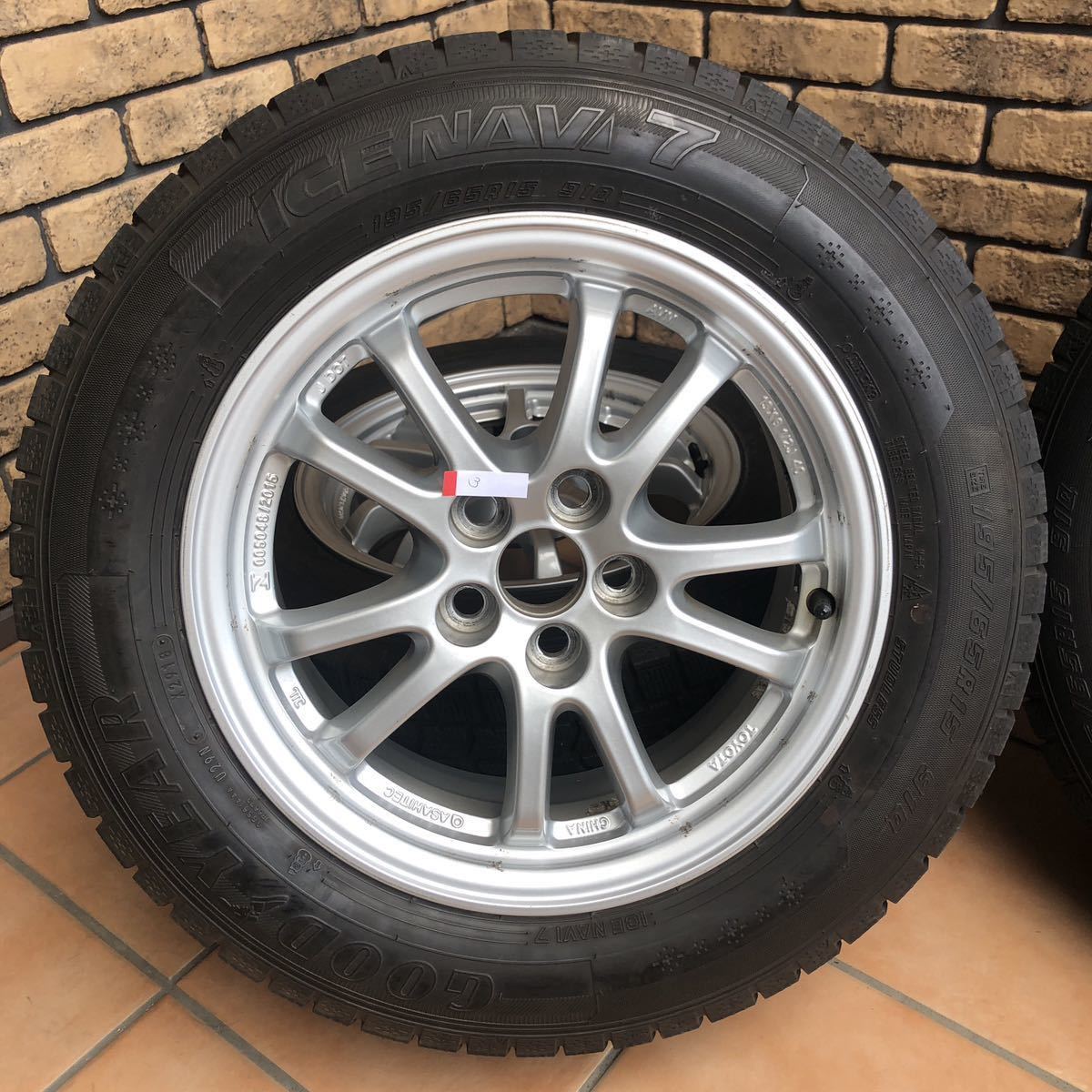 プリウス　ホイールタイヤセット　アイスナビ7 0 GOODYEAR アイスナビ7 中古 CROSS SE