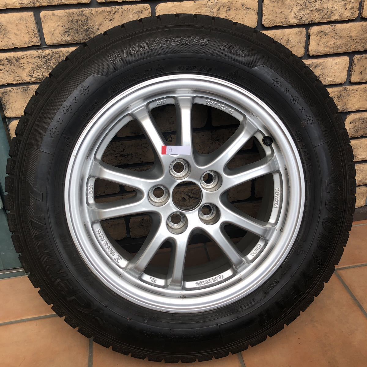 プリウス　ホイールタイヤセット　アイスナビ7 0 GOODYEAR アイスナビ7 中古 CROSS SE