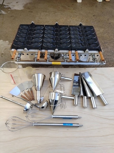 中古　程度良好　業務用 たい焼き機 　付属品付き　プロパンガス3連 5個×3 15匹　