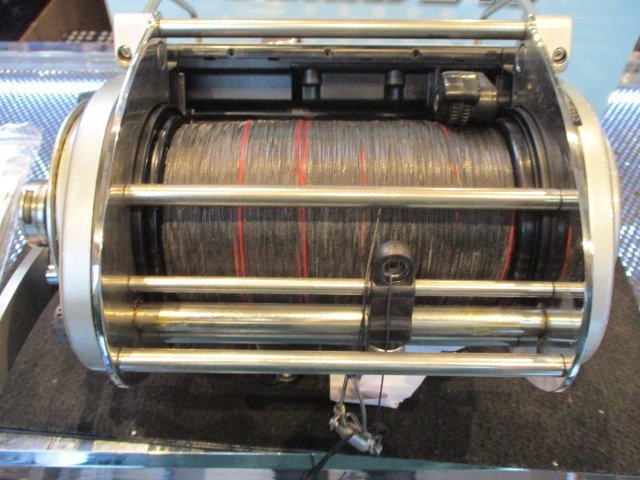 中古美品！ミヤマエの電動深場用リール コマンド Z-15 キンメSPECIAL