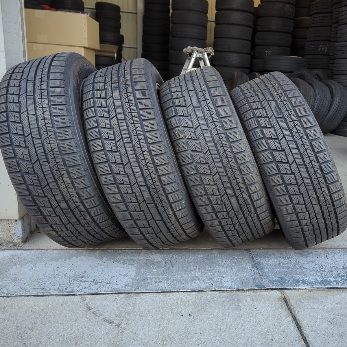 235⁄50R18 スタッドレス トヨタ ヴェルファイア アルファード 純正