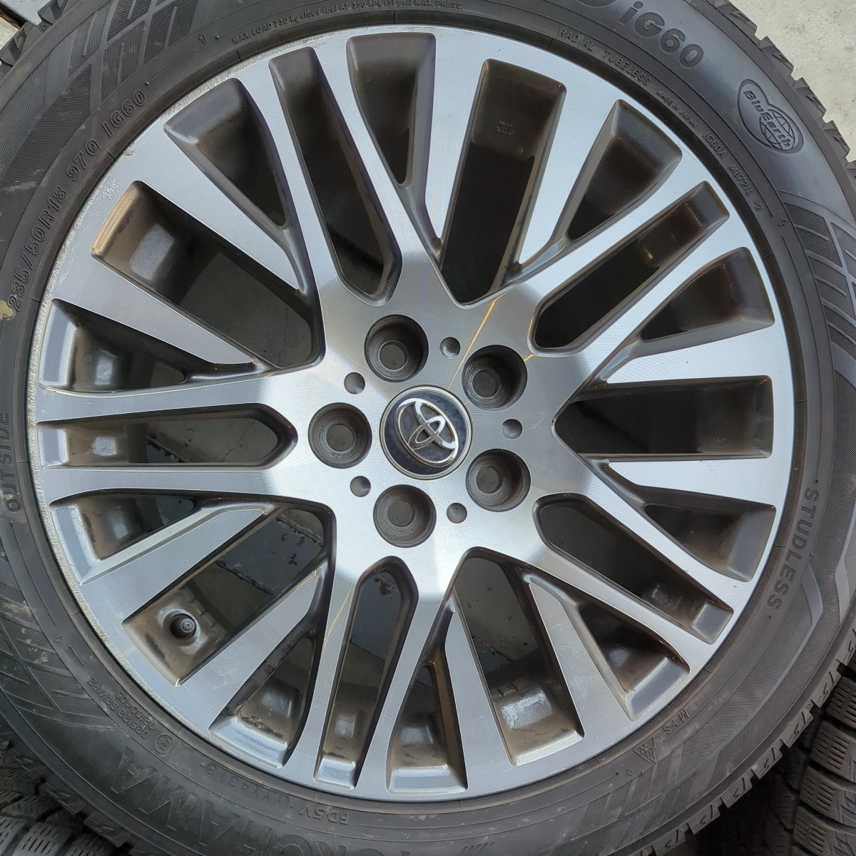 235⁄50R18 スタッドレス トヨタ ヴェルファイア アルファード 純正