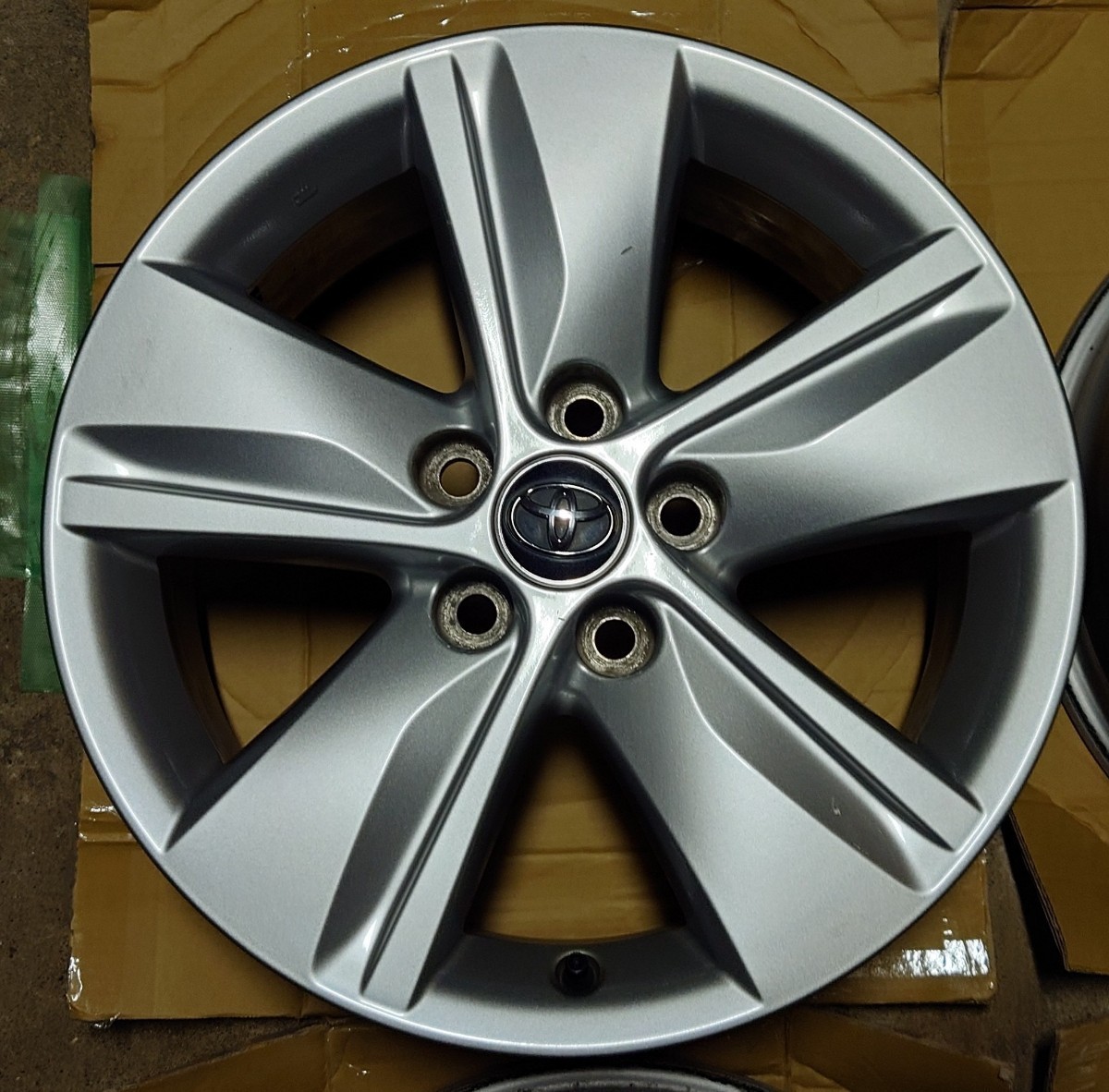 トヨタ純正ハリアー 17×7J 5H PCD114.3 +39 アルミ4本セット トヨタ 純正 ハリアー 60系 17インチ アルミホイール 7J +39 5H 5穴