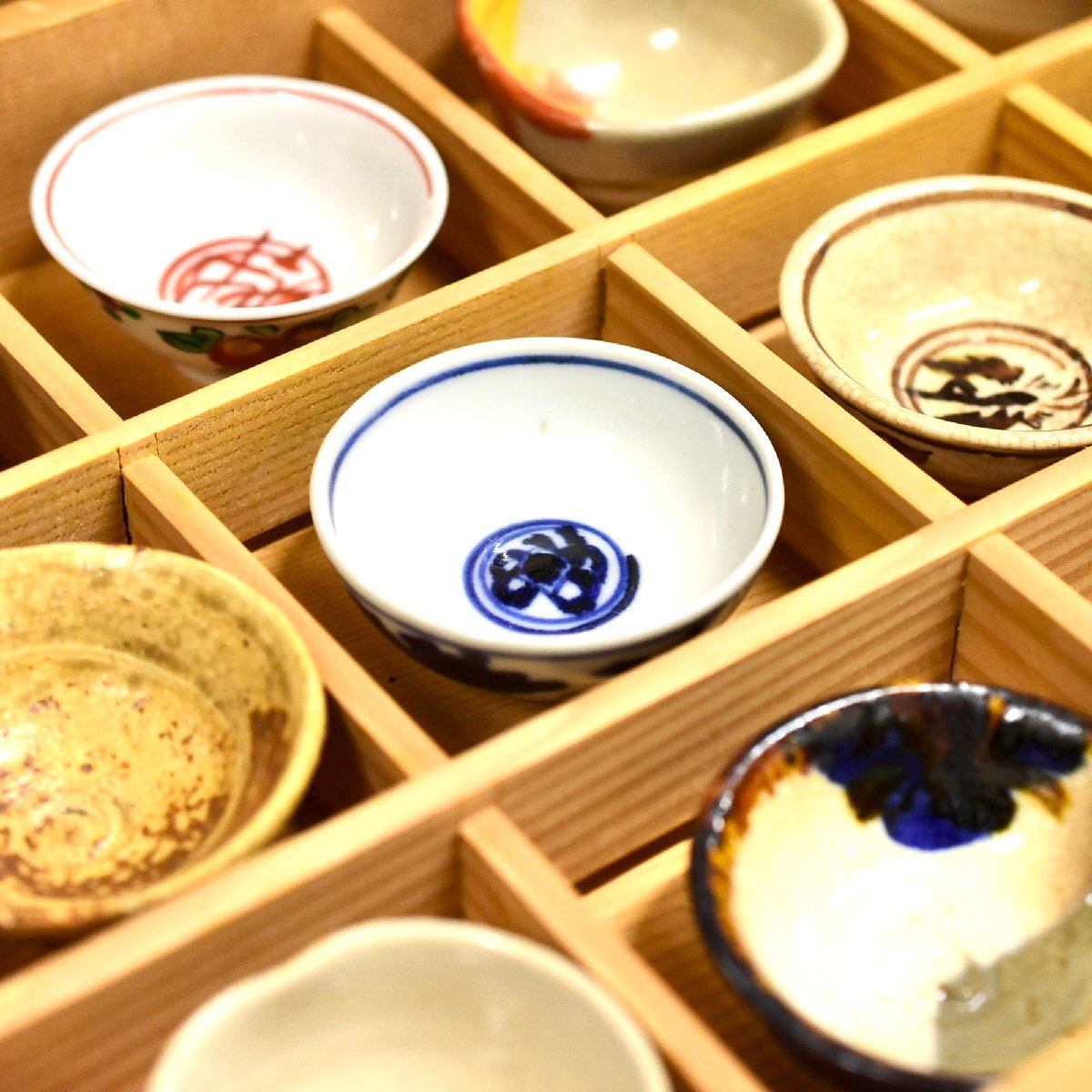 【真作】六代目清水六兵衛『色変わり盃(十二客)』酒器 京焼 共箱 緑和堂