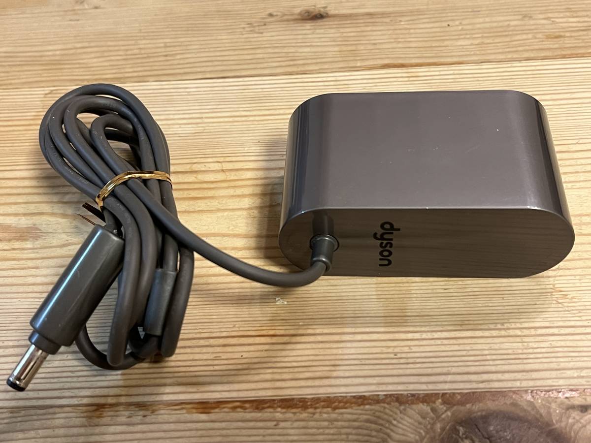 ★中古★dyson ダイソン 純正品 充電器 ACアダプター 205720-04 対応機種 DC58/DC59/DC61/DC62/V6/V7/V8_1