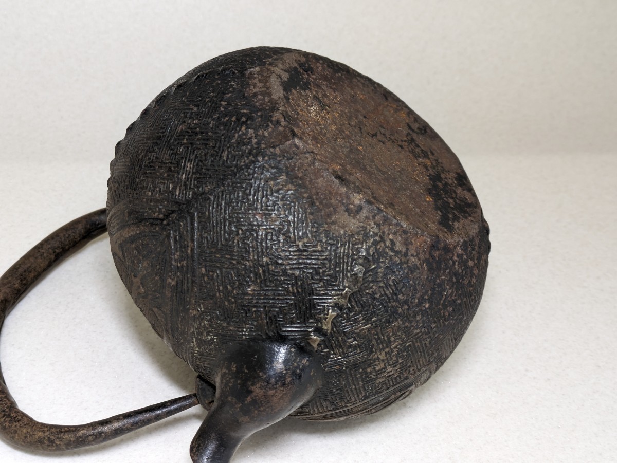 古鉄瓶 龍文堂 饕餮文 鉄瓶 銅蓋 鉄瓶 古作 茶道具 煎茶道具 旧家整理