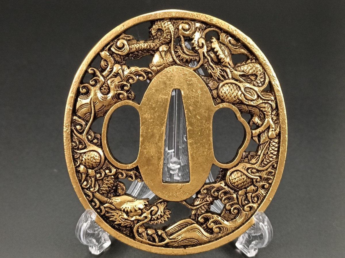 81906　日本刀装具　刀鍔　海龍の図　銅地　細工　絵金銀　鍔　刀の鍔　ツバ　 鐔　刀鐔　刀剣美術　武道具　95G　4MM