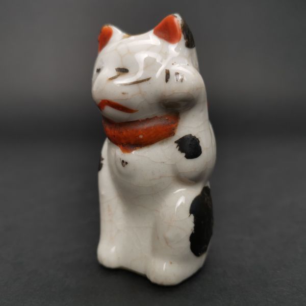 藏 ①蔵出し【 小さな 招き猫 】縁起物 彩色 陶器 人形 置物 オブジェ 