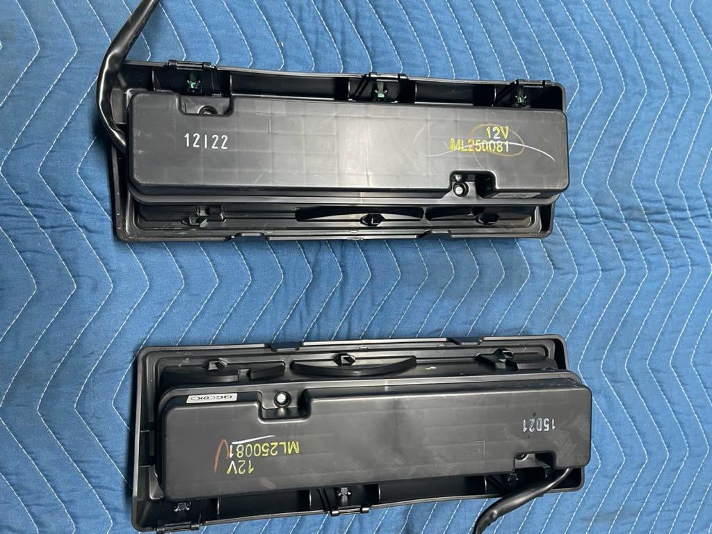 三菱ふそうキャンター純正テールランプ 左右 セット　新車外し　デコトラ_2