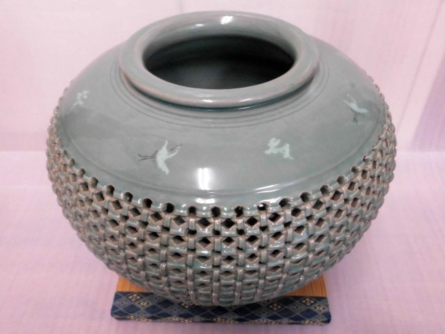 恩明 韓国青磁 花瓶 壺 網目透かし 透かし彫り 雲鶴 高さ33cm 直径40cm