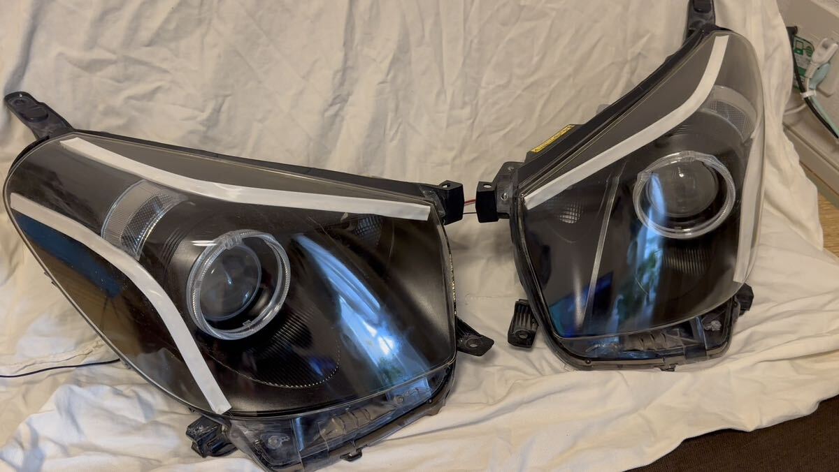 トヨタ　IQ ヘッドライト左右 トヨタIQ 純正HID ヘッドライト 左右セット インナーブラック塗装 LED