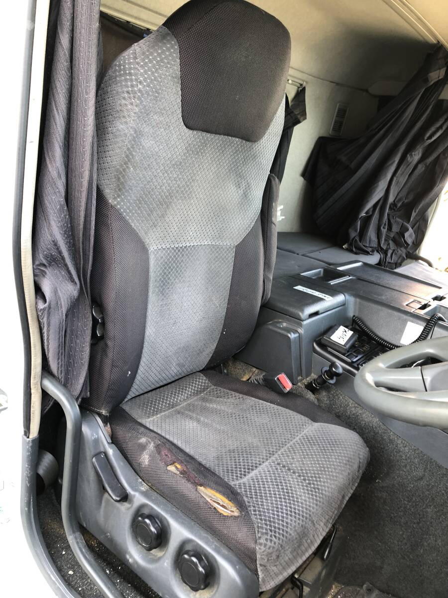 15018m 三菱 ふそう スーパーグレート QKG-FU54VZ ドライバーシート ドライバー エアサス ダンパー シート 右 右側 運転席 ML249-127_1