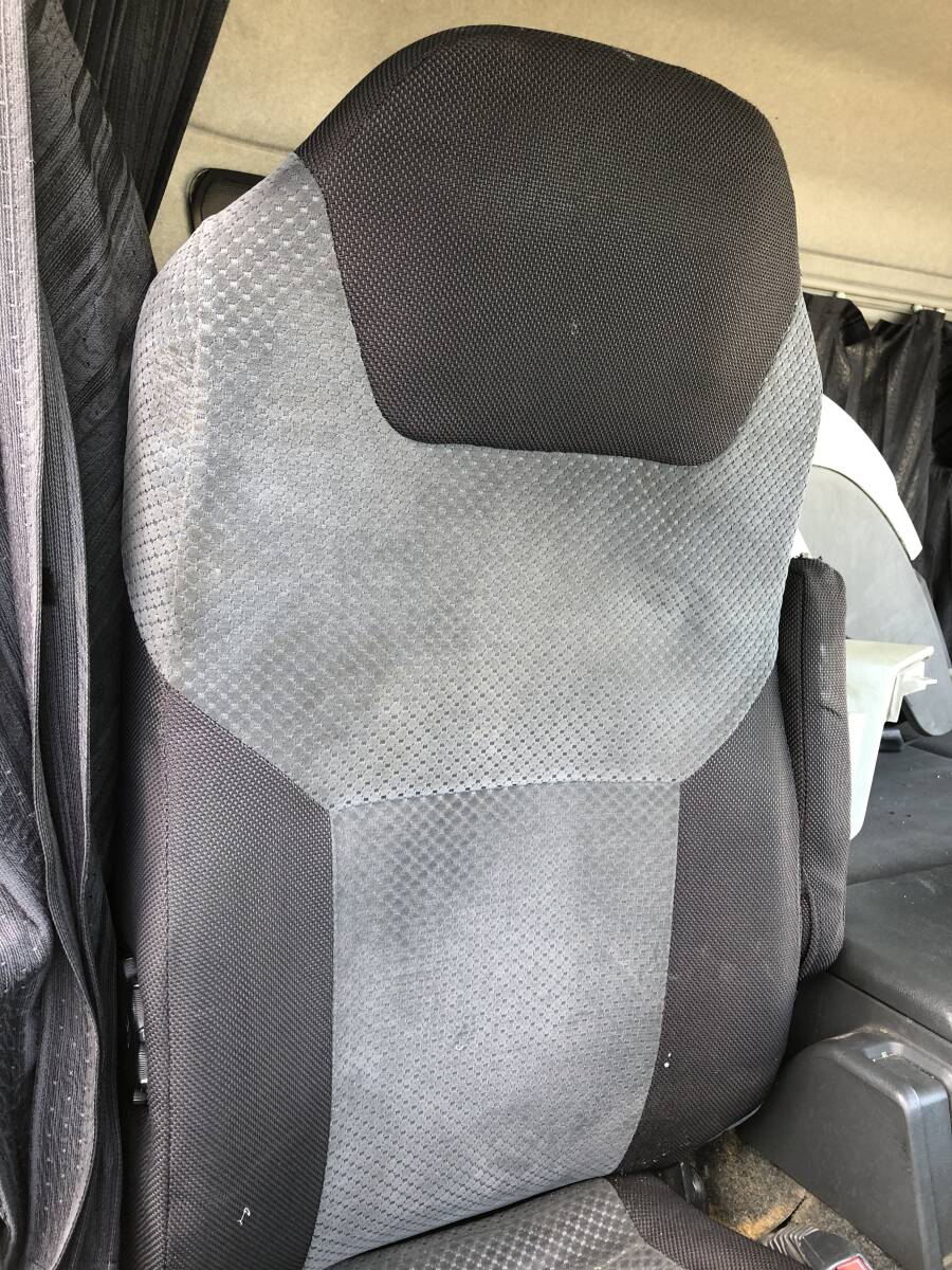 15018m 三菱 ふそう スーパーグレート QKG-FU54VZ ドライバーシート ドライバー エアサス ダンパー シート 右 右側 運転席 ML249-127_2
