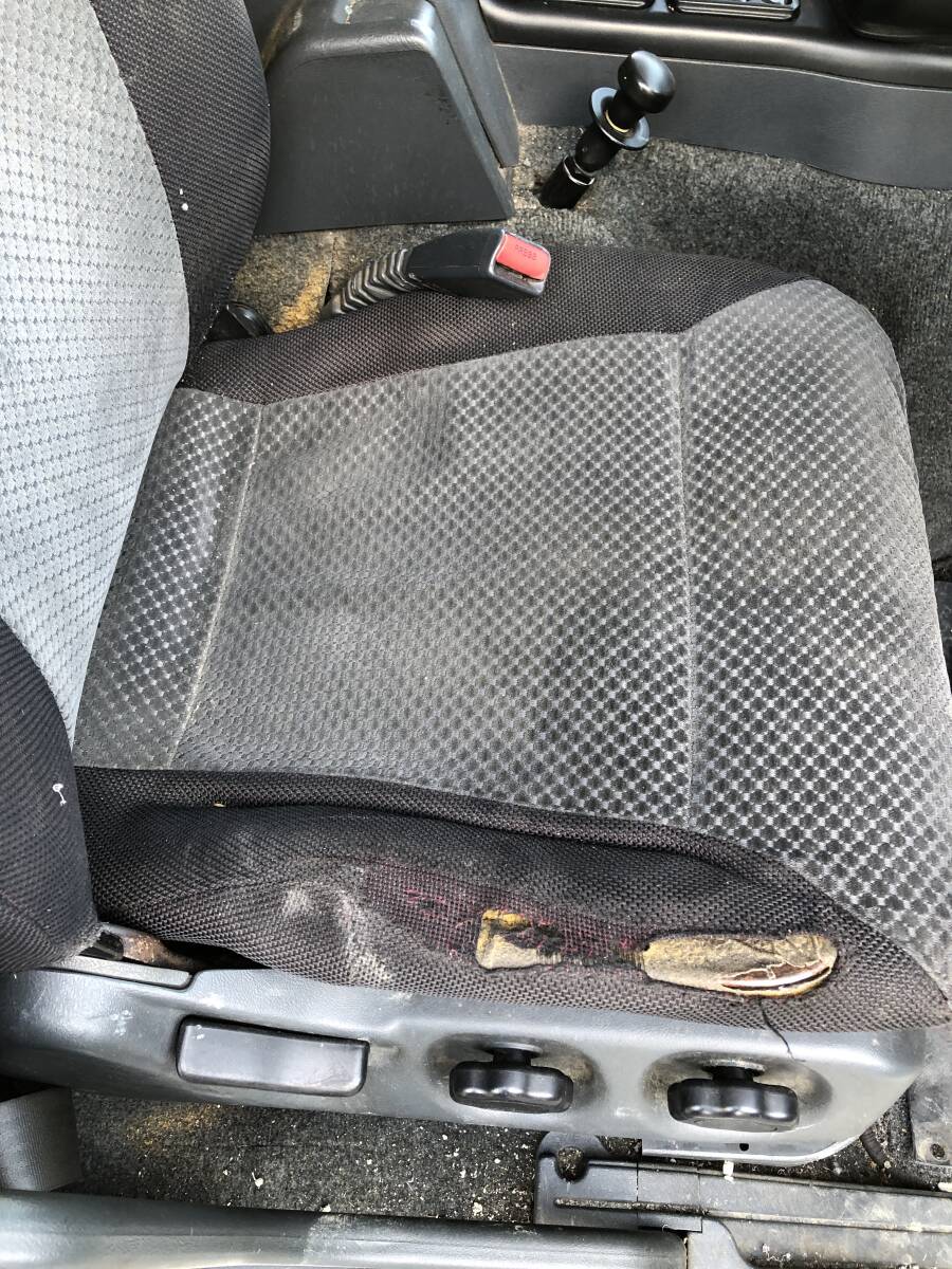 15018m 三菱 ふそう スーパーグレート QKG-FU54VZ ドライバーシート ドライバー エアサス ダンパー シート 右 右側 運転席 ML249-127_3