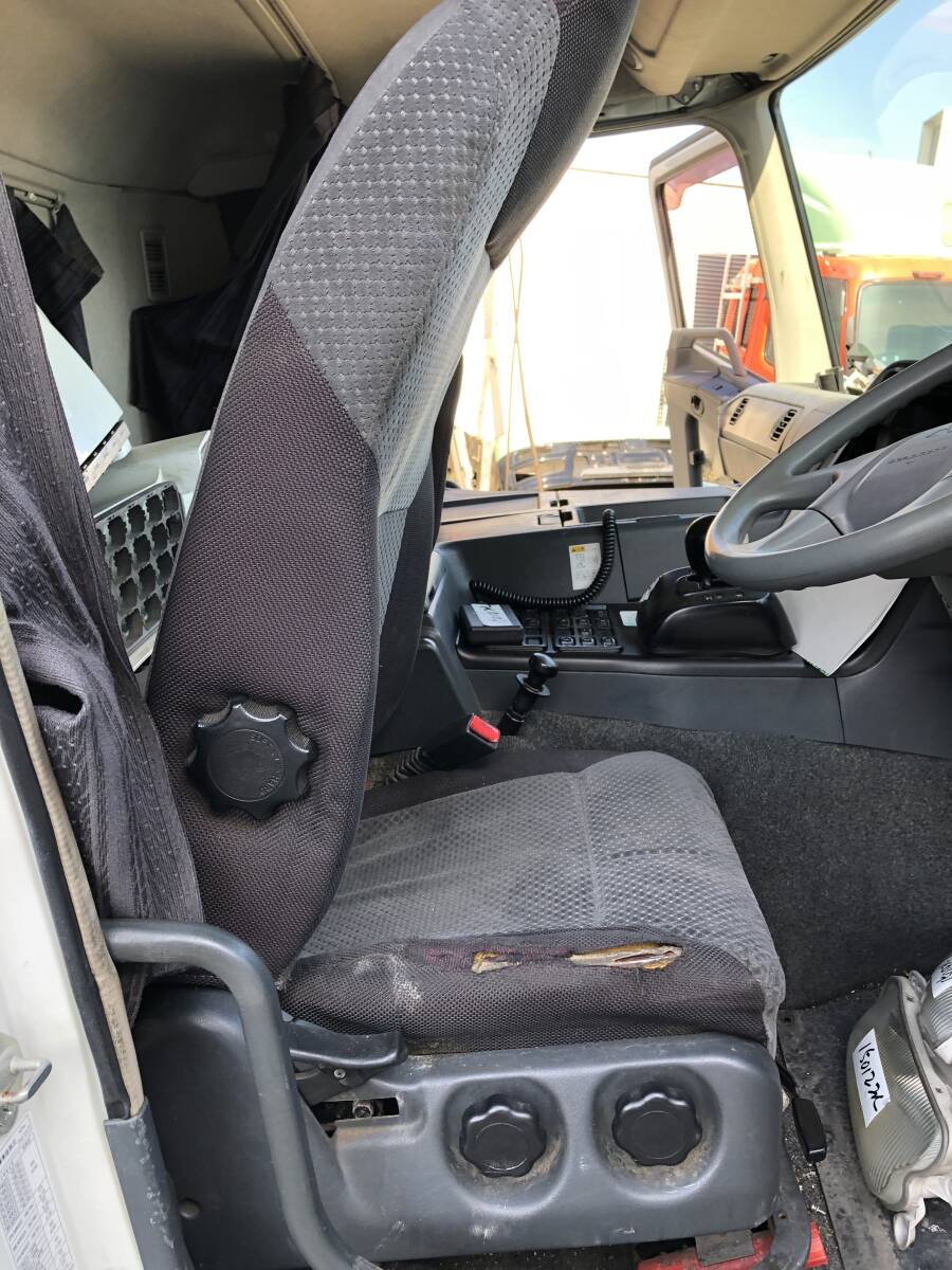 15018m 三菱 ふそう スーパーグレート QKG-FU54VZ ドライバーシート ドライバー エアサス ダンパー シート 右 右側 運転席 ML249-127_4