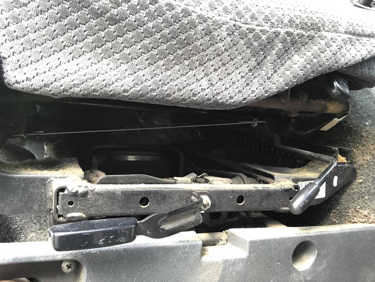 15018m 三菱 ふそう スーパーグレート QKG-FU54VZ ドライバーシート ドライバー エアサス ダンパー シート 右 右側 運転席 ML249-127_5