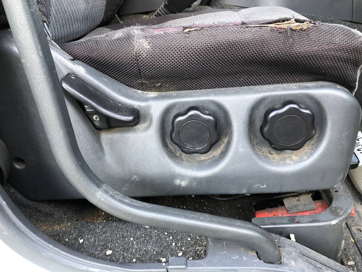 15018m 三菱 ふそう スーパーグレート QKG-FU54VZ ドライバーシート ドライバー エアサス ダンパー シート 右 右側 運転席 ML249-127_6