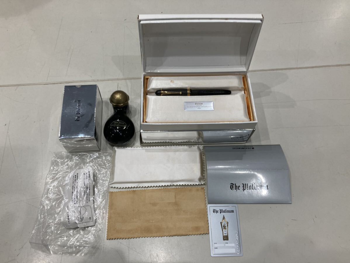 PLATINUM プラチナ 創業70周年記念万年筆 エボナイト チェイス柄 18Kリング 14K M 吸入式 万年筆 中古品_1