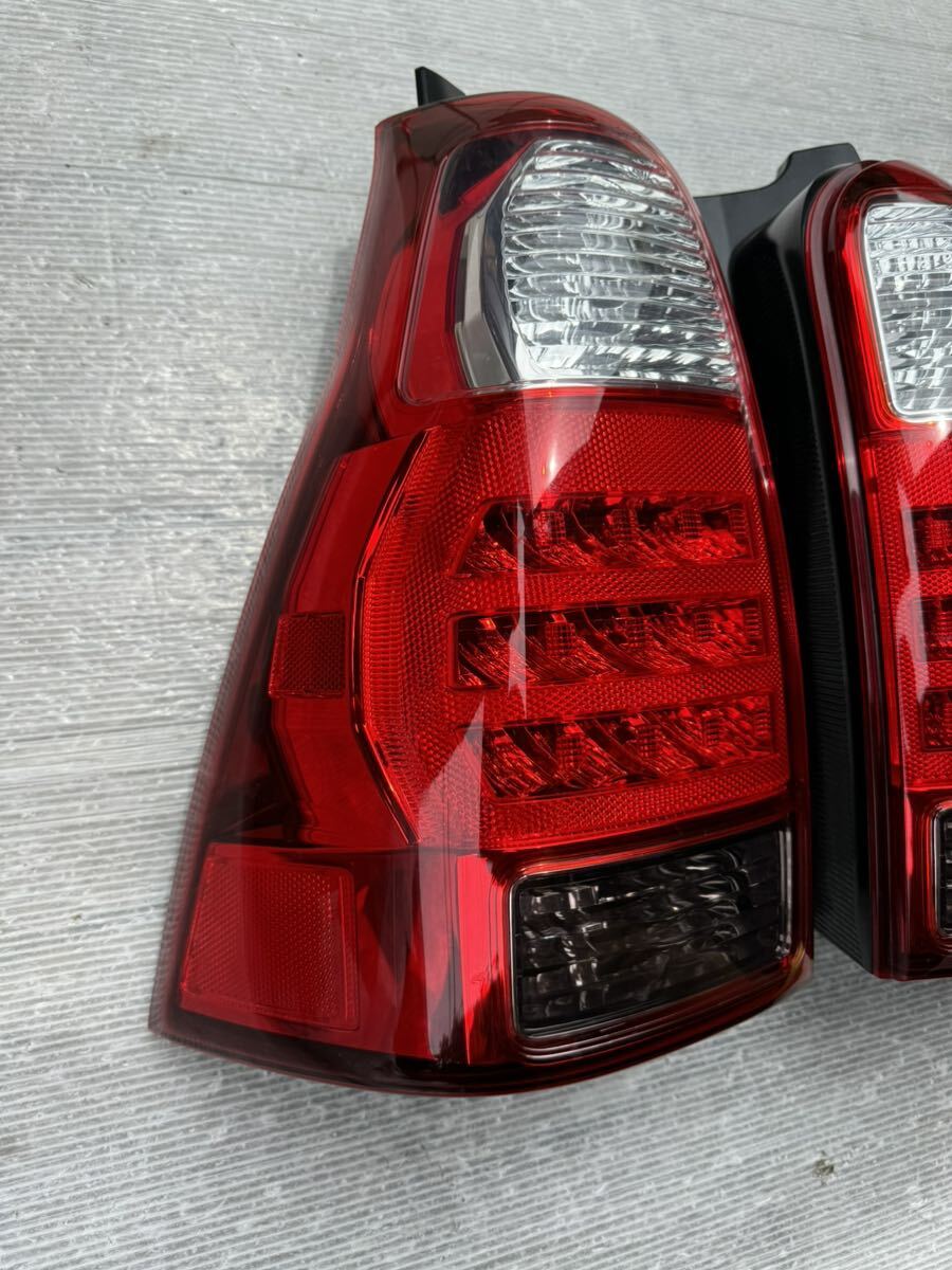 215ハイラックスサーフ後期純正テールライトテールランプ左右LEDトヨタ