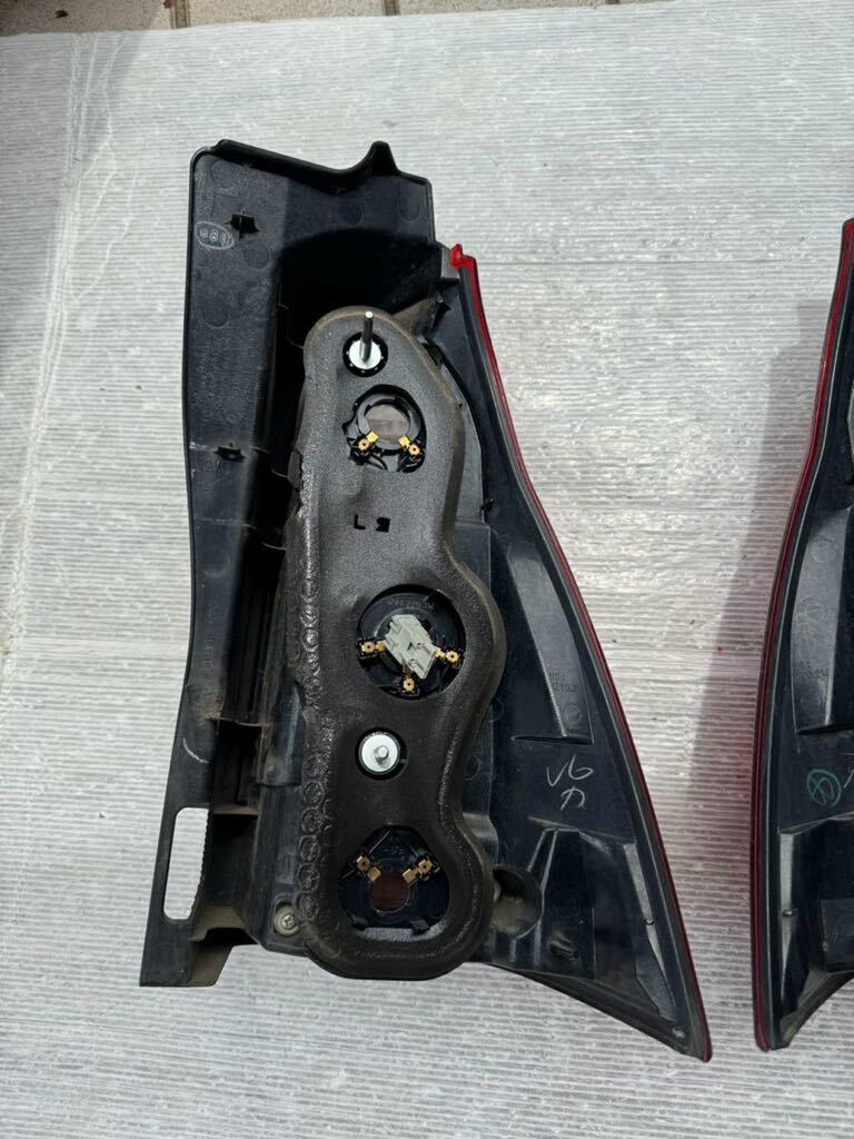 215ハイラックスサーフ後期純正テールライトテールランプ左右LEDトヨタ