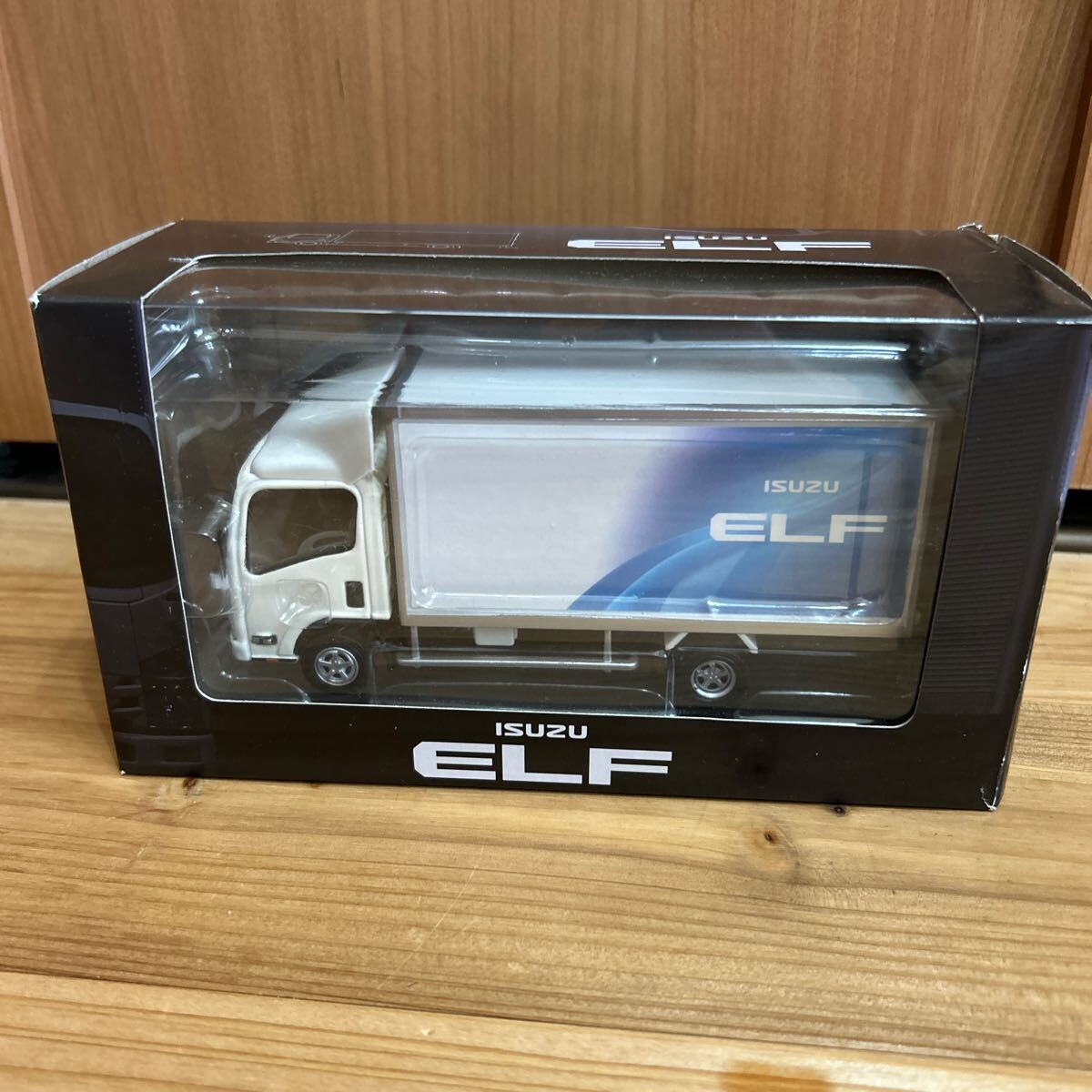いすゞ　ISUZU ELF 1/43 非売品　ミニカー_1