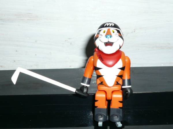 ケロッグ　シークレット　キューブリック　フィギュア_1