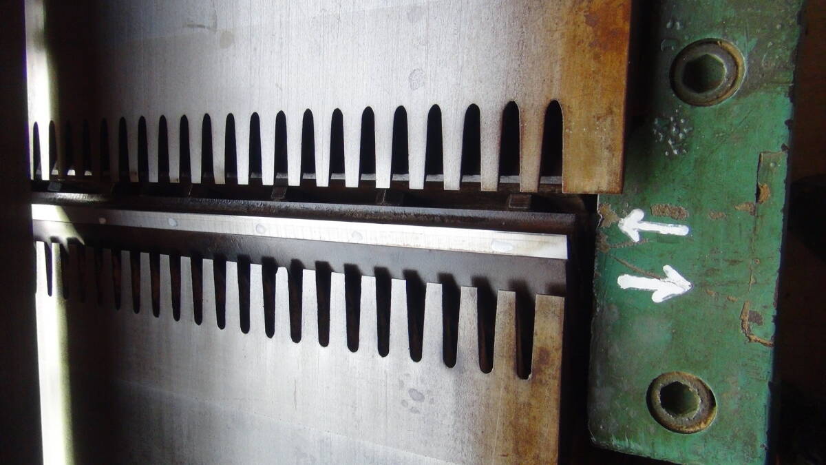 名門宮川 手押しかんな盤MTR300　3枚刃3馬力　電源カットできるブレーキ付 後ろローラー台付き 美品_10