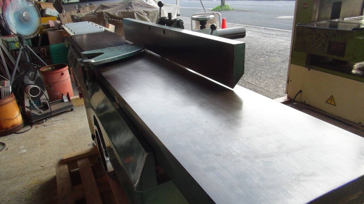 名門宮川 手押しかんな盤MTR300　3枚刃3馬力　電源カットできるブレーキ付 後ろローラー台付き 美品_5