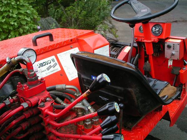 リョウシン号　及川自動車　林業作業車　ユンボ　6WD いすゞエンジン 高性能林業機械ー及川自動車・リョウシン号 – なっちゃんとかくれんぼ