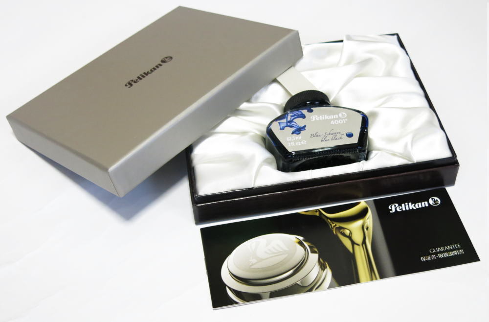 新品・希少品・送料無料 ペリカン万年筆 特別生産品 スーベレーン M600『 レッドホワイト 』　ペン先Ｆ(細字)_8