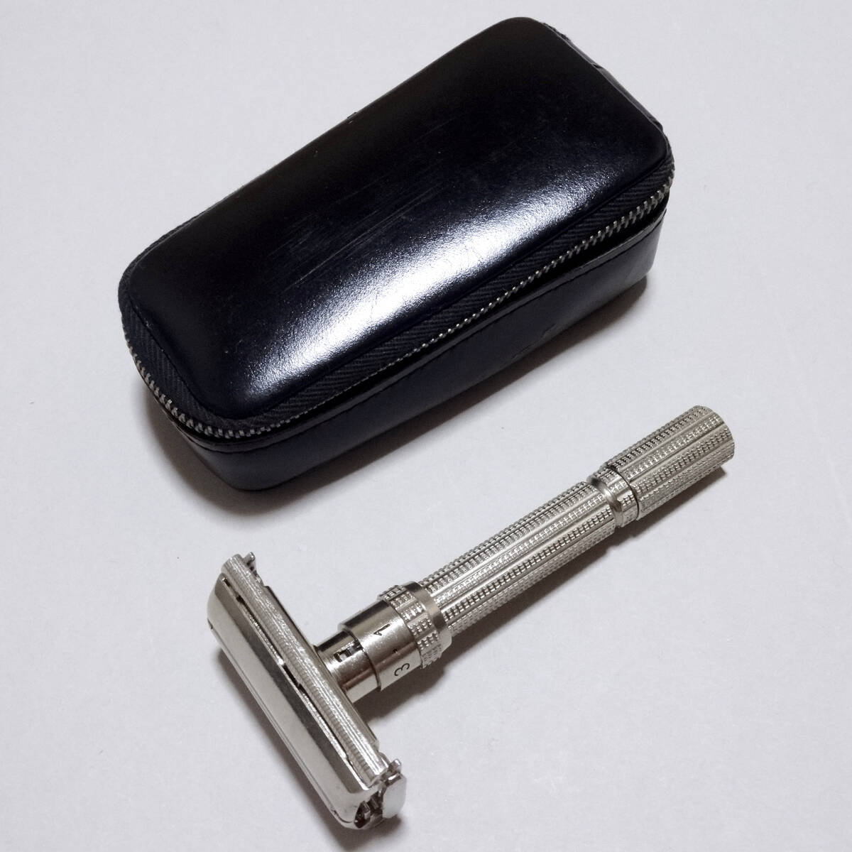 Gillette ジレット 両刃 カミソリ ホルダー USA製 レザーケース付き T字 剃刀 髭剃り 昭和レトロ ヴィンテージ アンティーク アメリカ_1