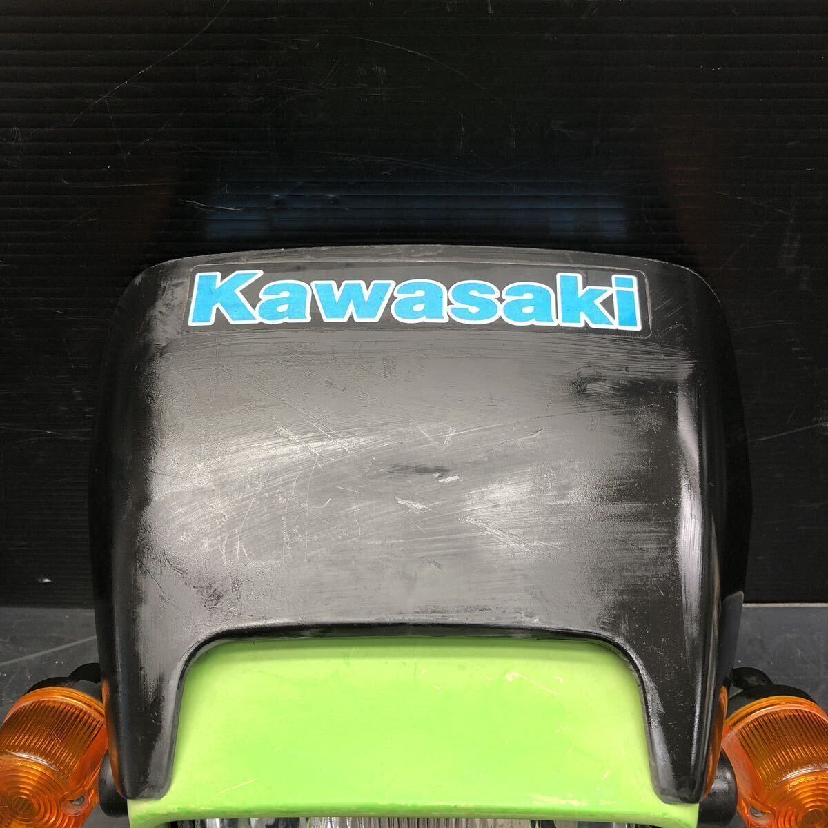 KLX250 □カワサキ Dトラッカー KLX250（LX250E）に適合する｜アッパーカウル・フロントカウルの KLX250（JBK-LX250S）に適合する｜アッパーカウル・フロント カワサキ純正ウインカー4個_レンズ割れ無し_交換 ■カワサキ　KLX250　ヘッドライトカウル、レンズ、ウインカー、アッパーカウル　2002年式　LX250E　Ｄトラッカー 管A336