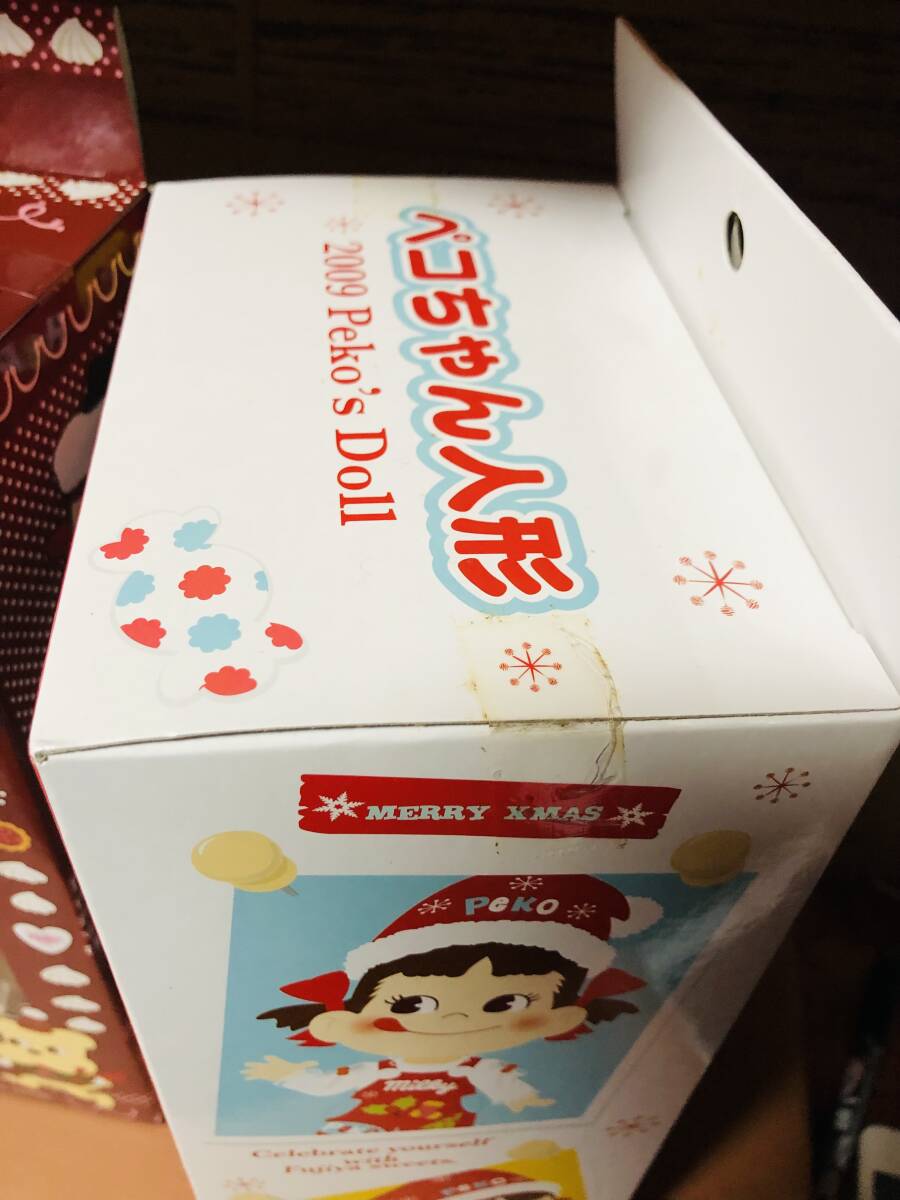 新品未開封】ペコちゃん人形 2体 クリスマス Winterコレクション 2009