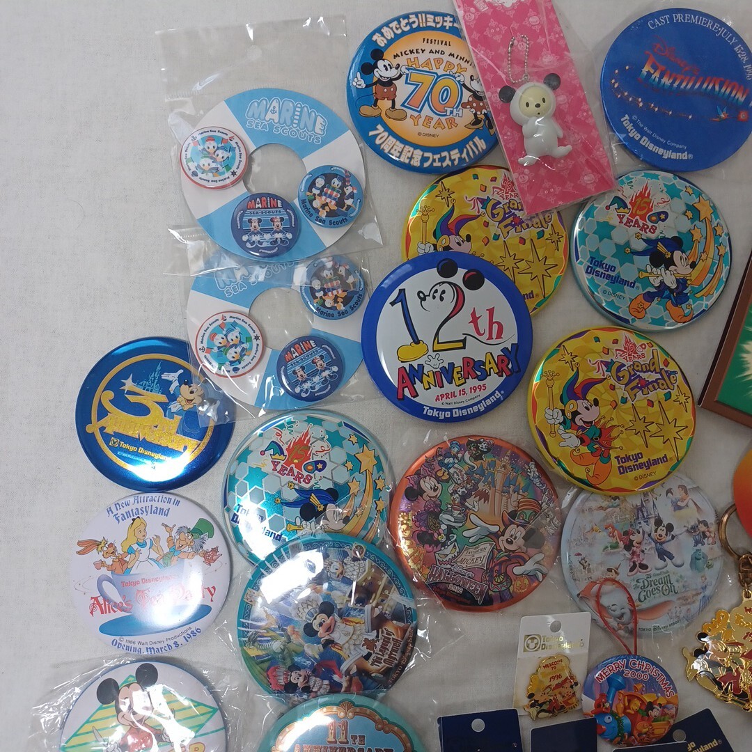 ディズニー　缶バッジ キーホルダー レトロ_2